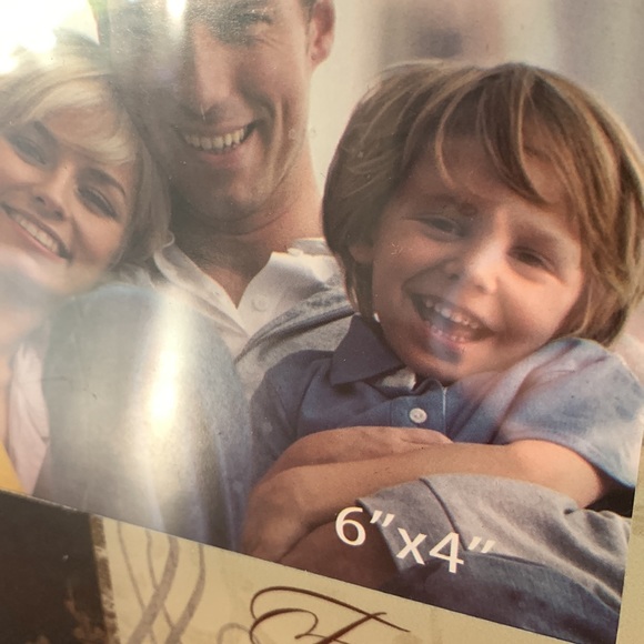 Nice “Family First, Friends Forever” Picture Frame - Picture 5 of 9